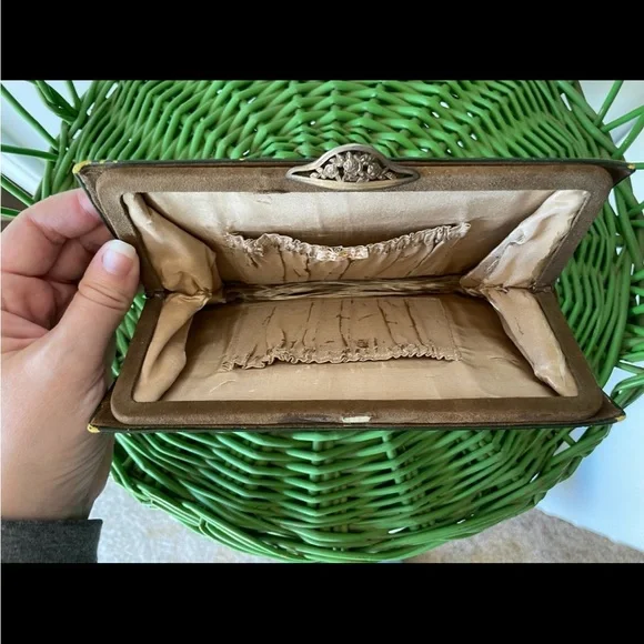 Vintage Austrian floral clutch - Picture 5 of 8